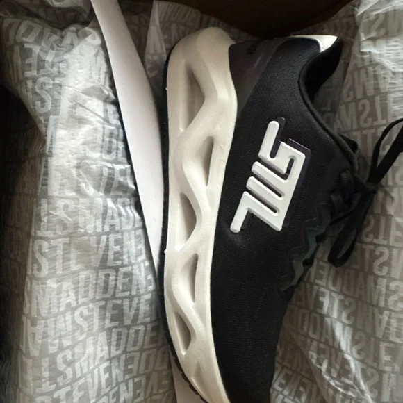 Steve Madden Black and White Men's Sneakers - Picture 2 of 2